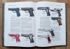 A.E. Hartink Die grosse enzyklopadie der Pistolen und Revolver